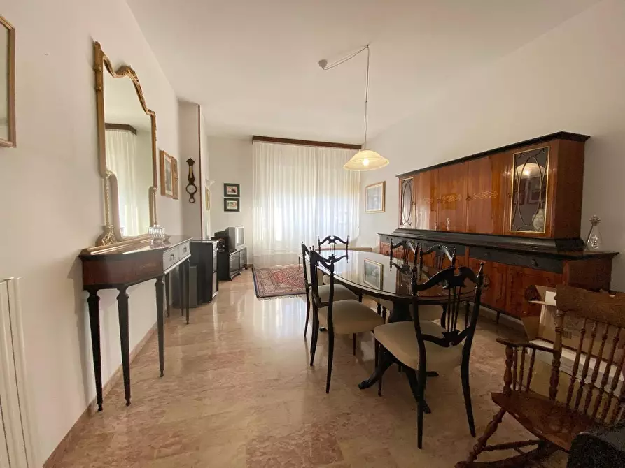 Immagine 5 di Appartamento in vendita  a Massa