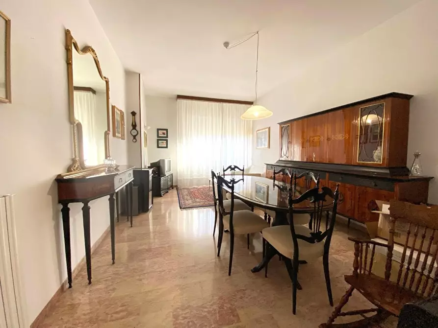 Immagine 3 di Appartamento in vendita  a Massa