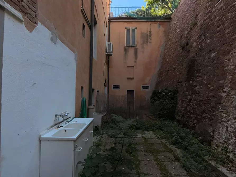 Immagine 16 di Garage in vendita  a Castagneto Carducci