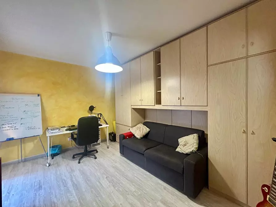 Immagine 16 di Appartamento in vendita  a Siena