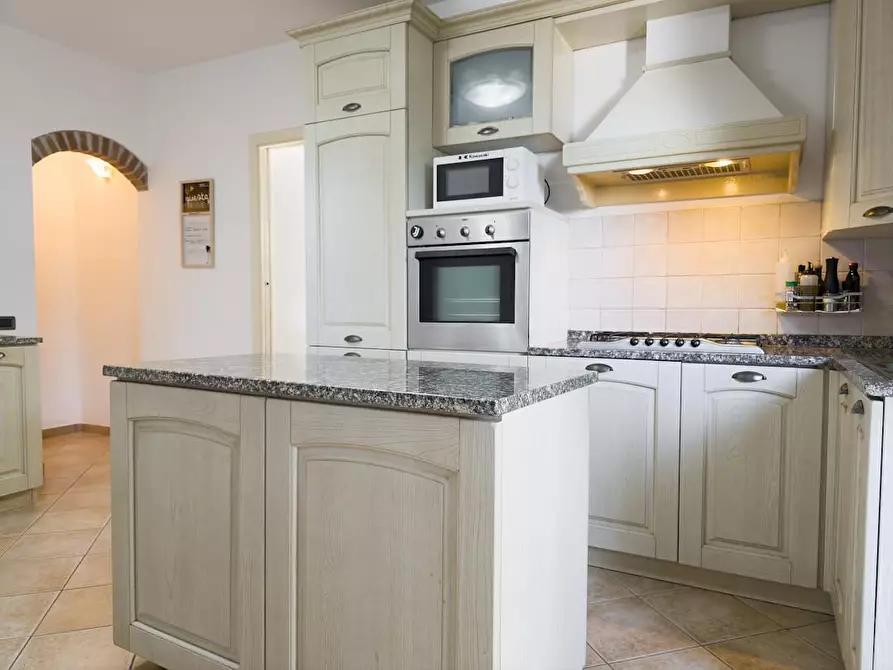 Immagine 10 di Casa bifamiliare in vendita  a Cascina