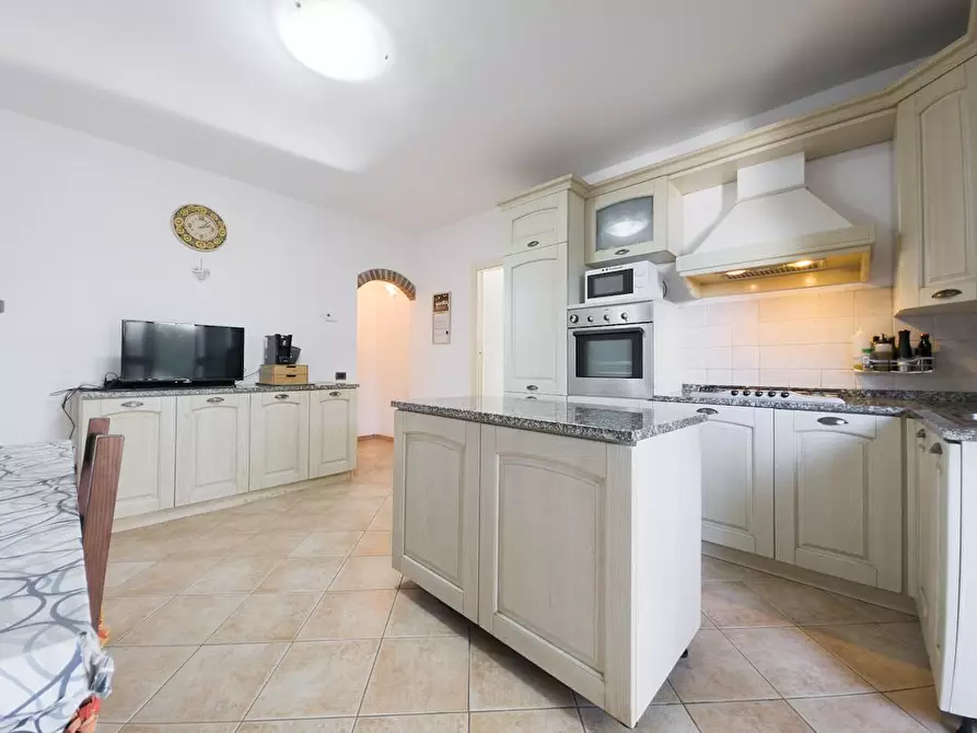 Immagine 18 di Casa bifamiliare in vendita  a Cascina