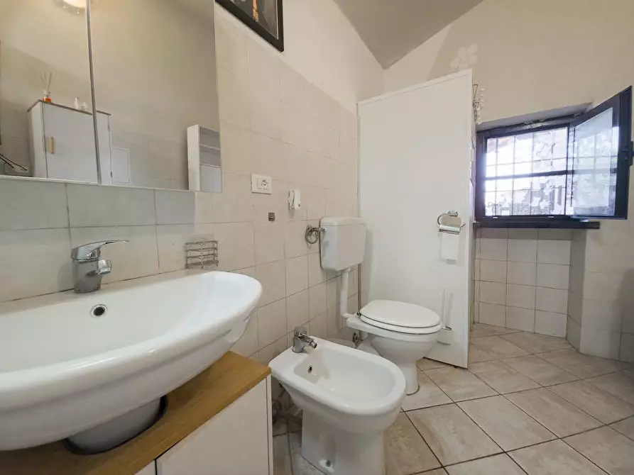 Immagine 12 di Casa bifamiliare in vendita  a Cascina