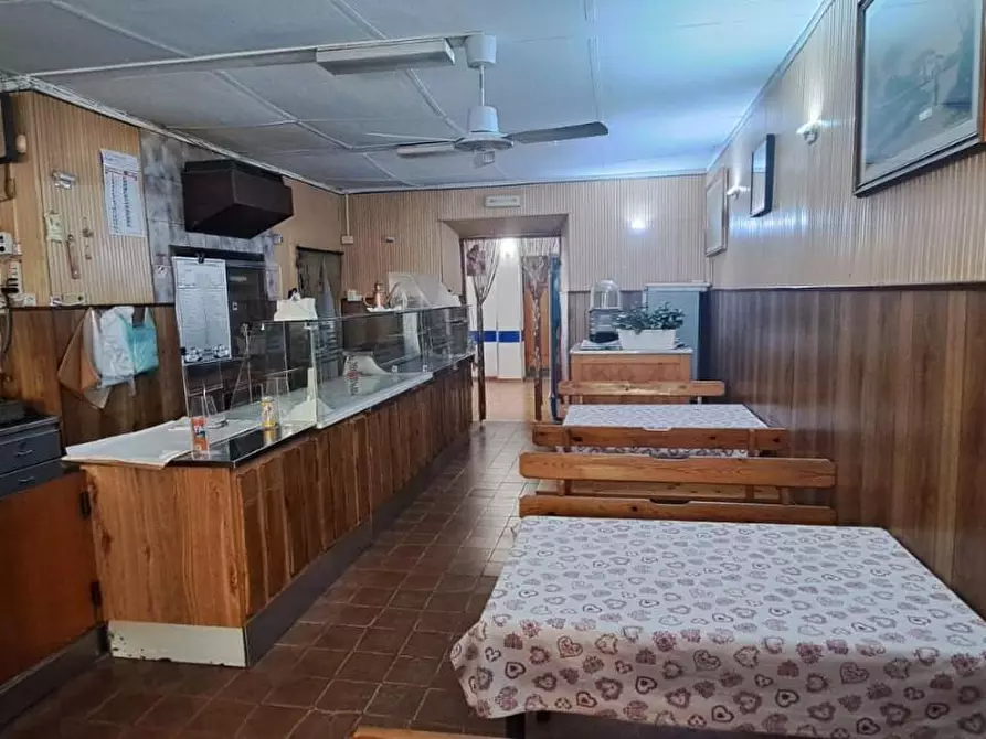 Immagine 4 di Locale commerciale in vendita  a Livorno