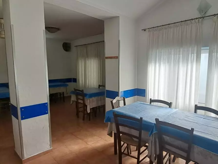 Immagine 13 di Locale commerciale in vendita  a Livorno