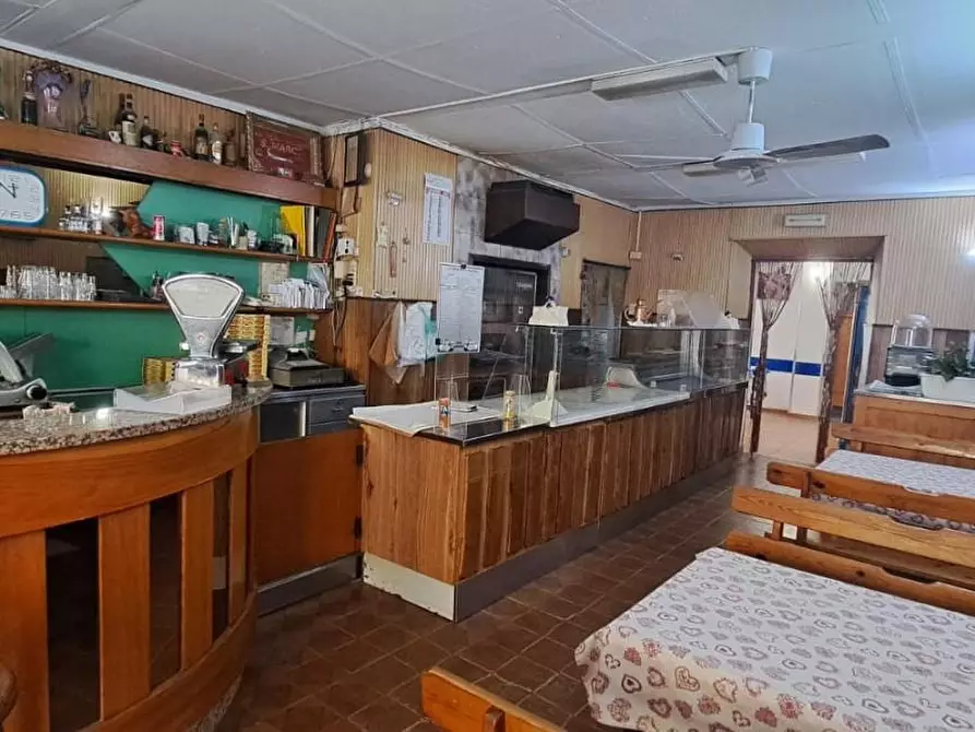 Immagine 12 di Locale commerciale in vendita  a Livorno