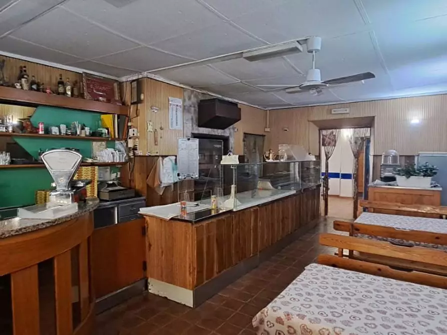 Immagine 6 di Locale commerciale in vendita  a Livorno