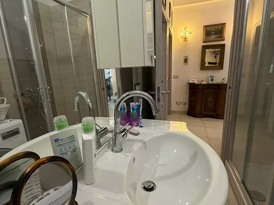 Immagine 11 di Appartamento in vendita  a Carrara