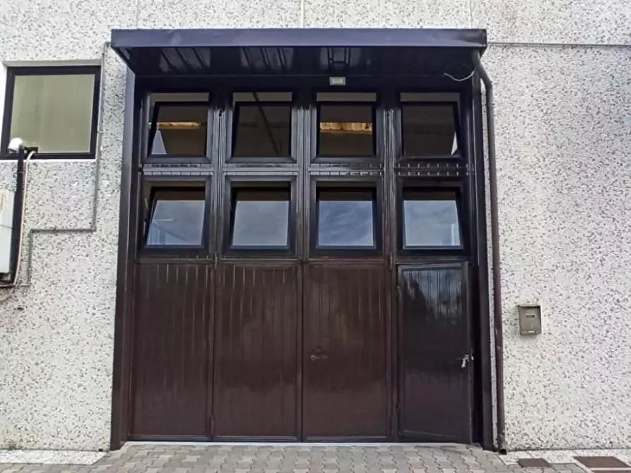 Immagine 3 di Attività artigianale in affitto  a Calcinaia