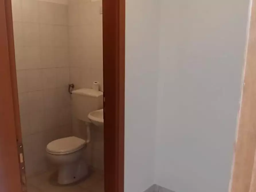 Immagine 6 di Attività artigianale in affitto  a Calcinaia