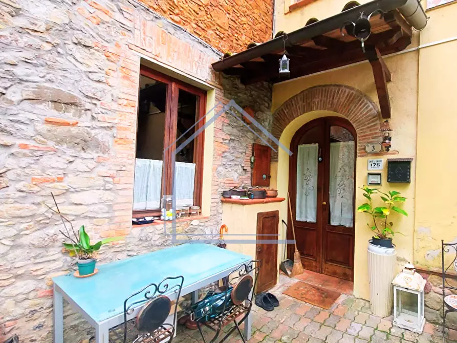 Immagine 1 di Terratetto in vendita  a Camaiore