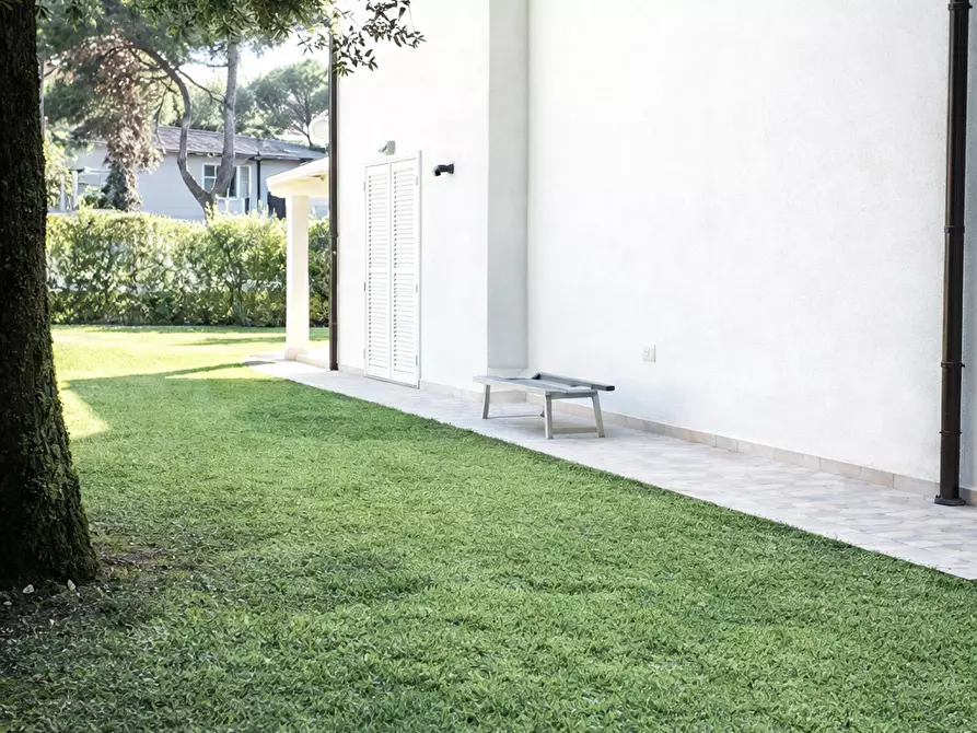 Immagine 7 di Villa in vendita  a Montignoso