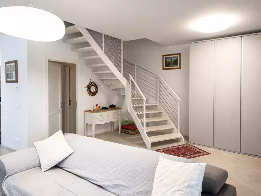 Immagine 11 di Villa in vendita  a Montignoso