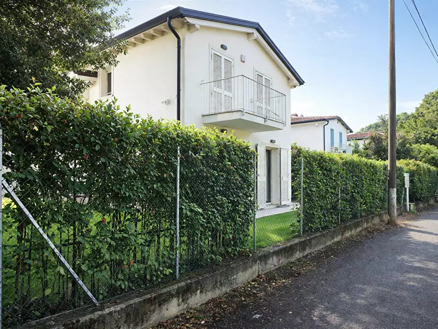 Immagine 6 di Villa in vendita  a Montignoso