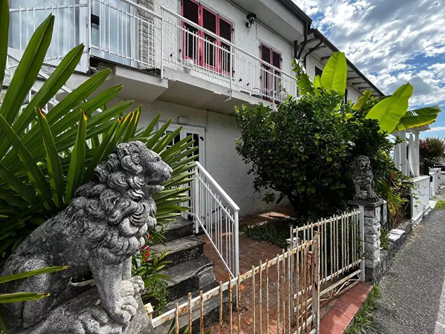 Immagine 7 di Appartamento in vendita  a Ameglia