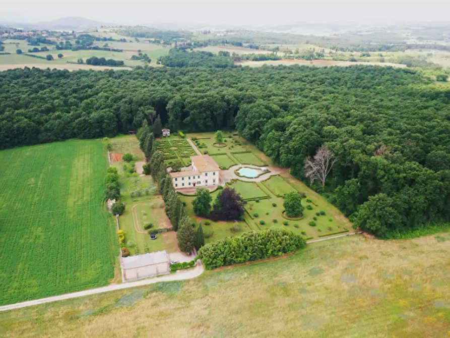 Immagine 2 di Villa in vendita  a Monteriggioni