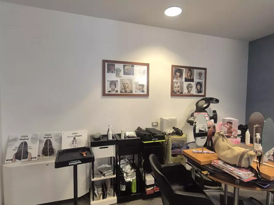 Immagine 6 di Attività commerciale in vendita  a Monteroni D'arbia