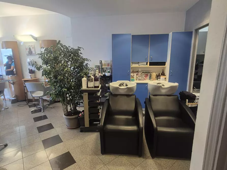 Immagine 4 di Attività commerciale in vendita  a Monteroni D'arbia