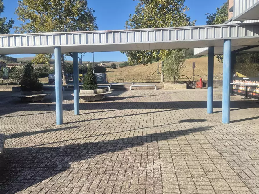 Immagine 2 di Attività commerciale in vendita  a Monteroni D'arbia