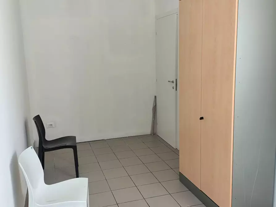 Immagine 2 di Ufficio in affitto  a Cascina