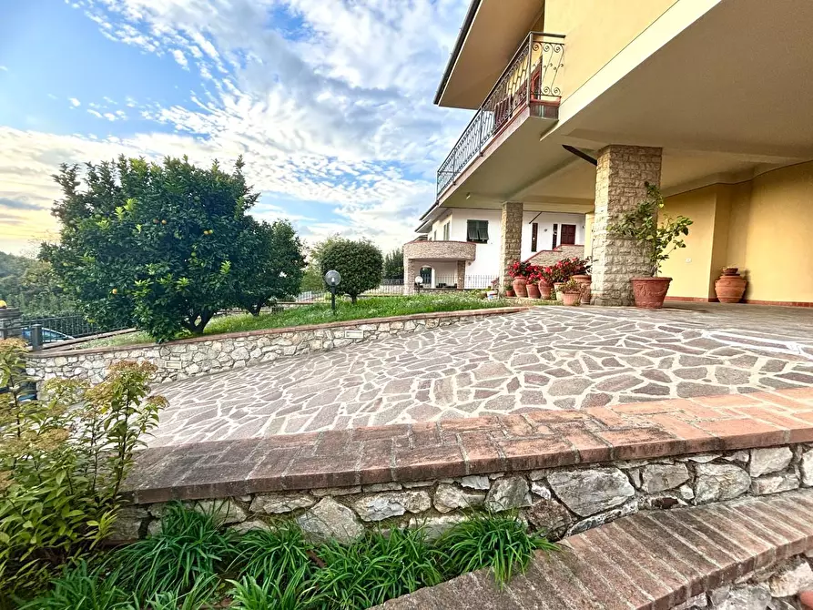Immagine 2 di Villa in vendita  a Casciana Terme Lari