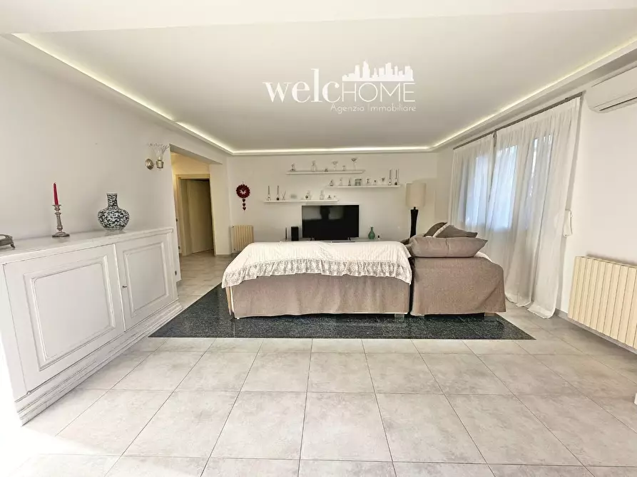 Immagine 7 di Villa in vendita  a Campi Bisenzio