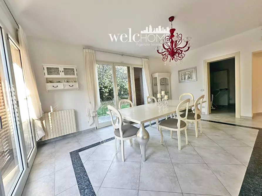 Immagine 10 di Villa in vendita  a Campi Bisenzio