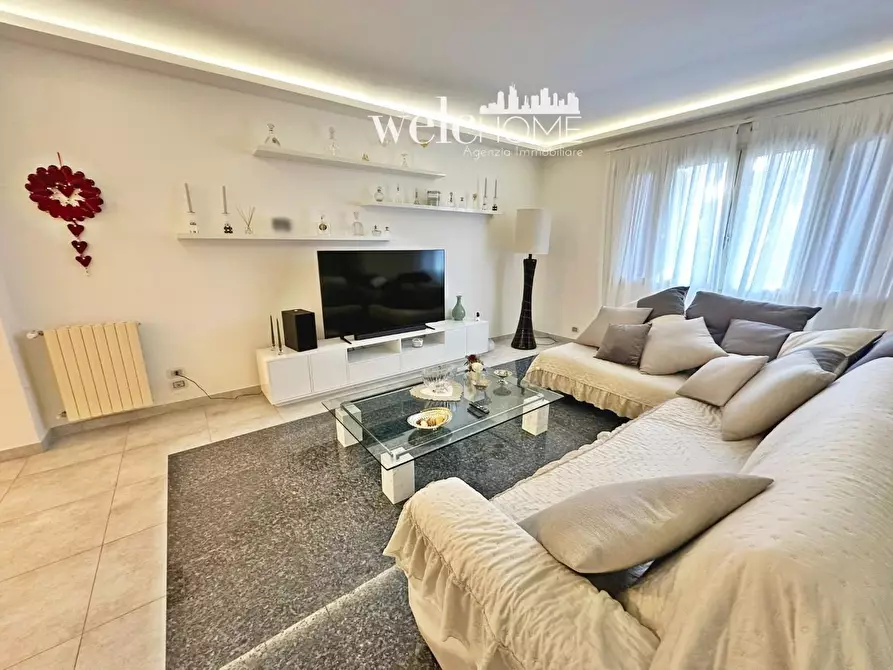 Immagine 5 di Villa in vendita  a Campi Bisenzio