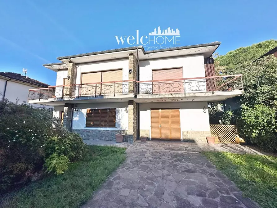 Immagine 48 di Villa in vendita  a Campi Bisenzio