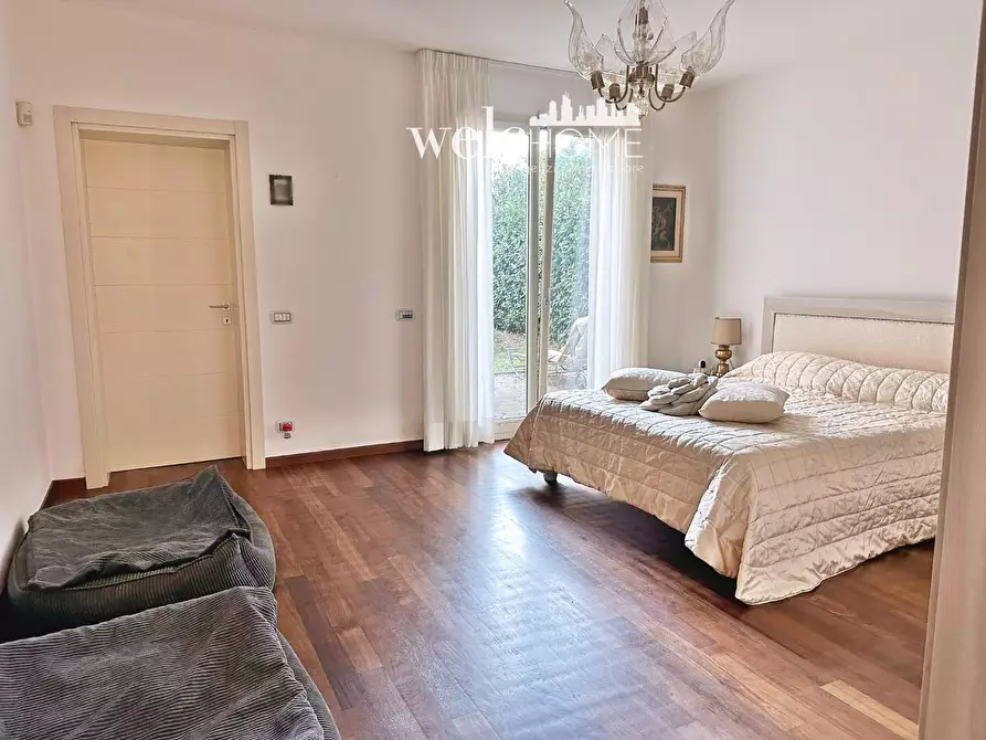 Immagine 14 di Villa in vendita  a Campi Bisenzio