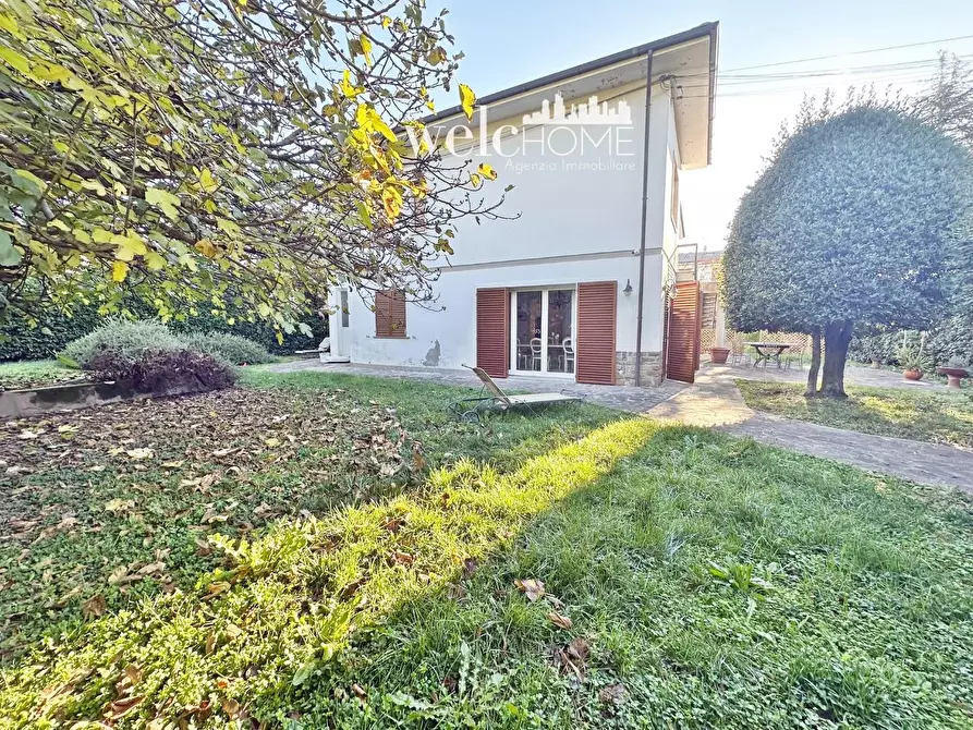 Immagine 50 di Villa in vendita  a Campi Bisenzio