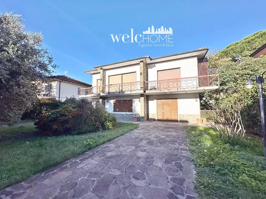 Immagine 2 di Villa in vendita  a Campi Bisenzio