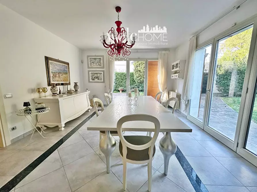 Immagine 8 di Villa in vendita  a Campi Bisenzio