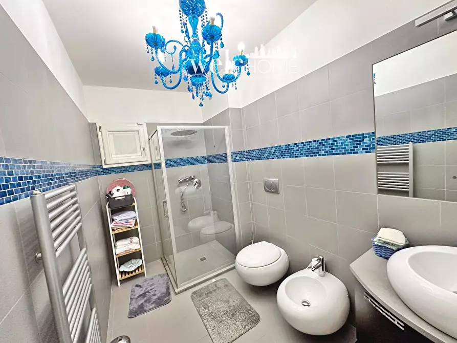 Immagine 25 di Villa in vendita  a Campi Bisenzio