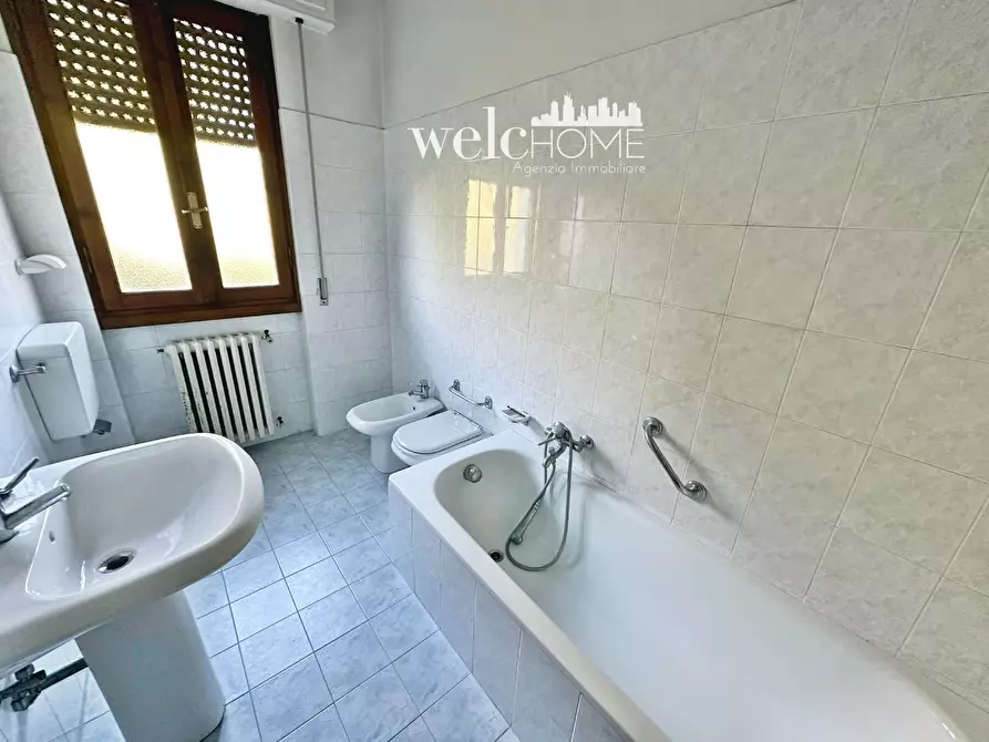 Immagine 43 di Villa in vendita  a Campi Bisenzio