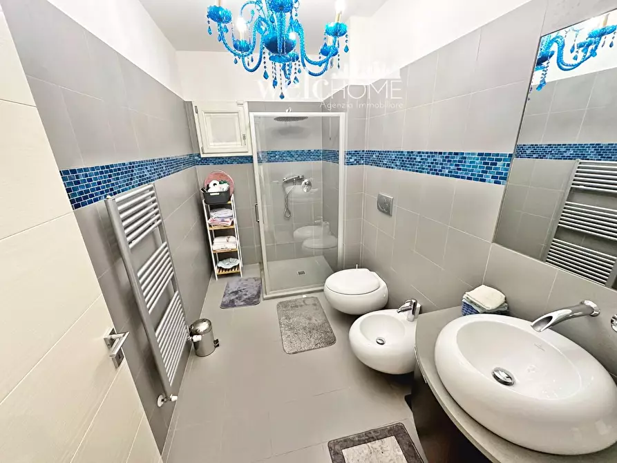 Immagine 24 di Villa in vendita  a Campi Bisenzio