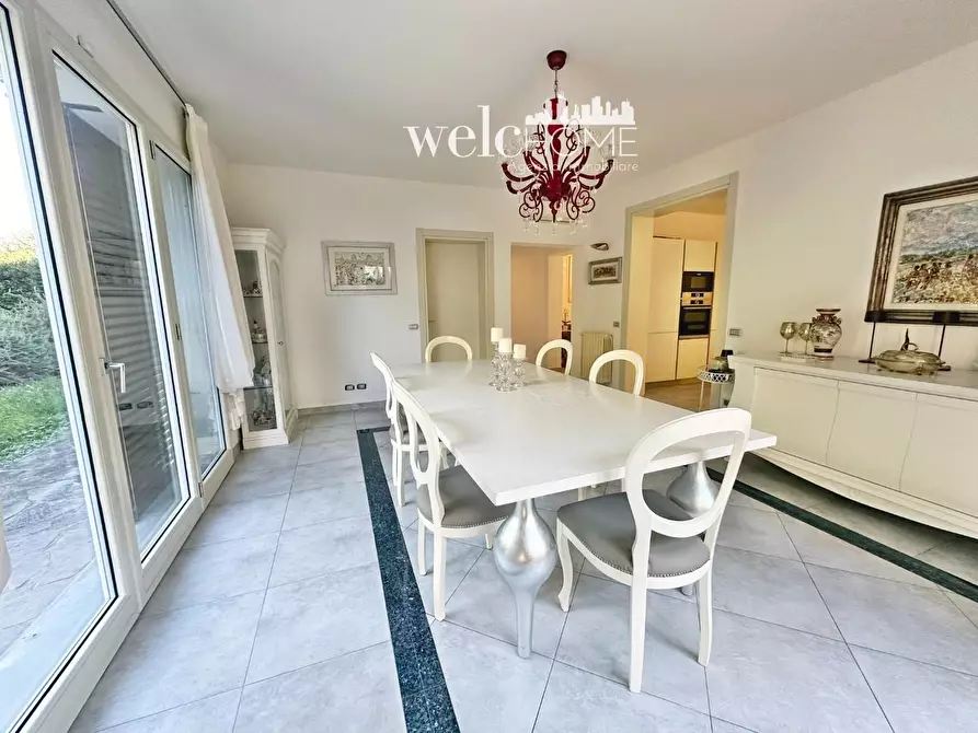 Immagine 9 di Villa in vendita  a Campi Bisenzio