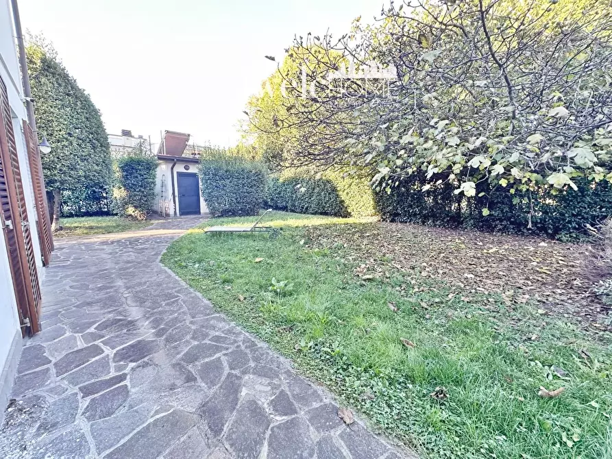 Immagine 51 di Villa in vendita  a Campi Bisenzio