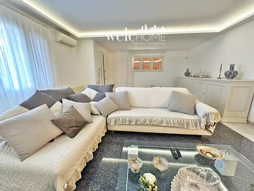 Immagine 52 di Villa in vendita  a Campi Bisenzio