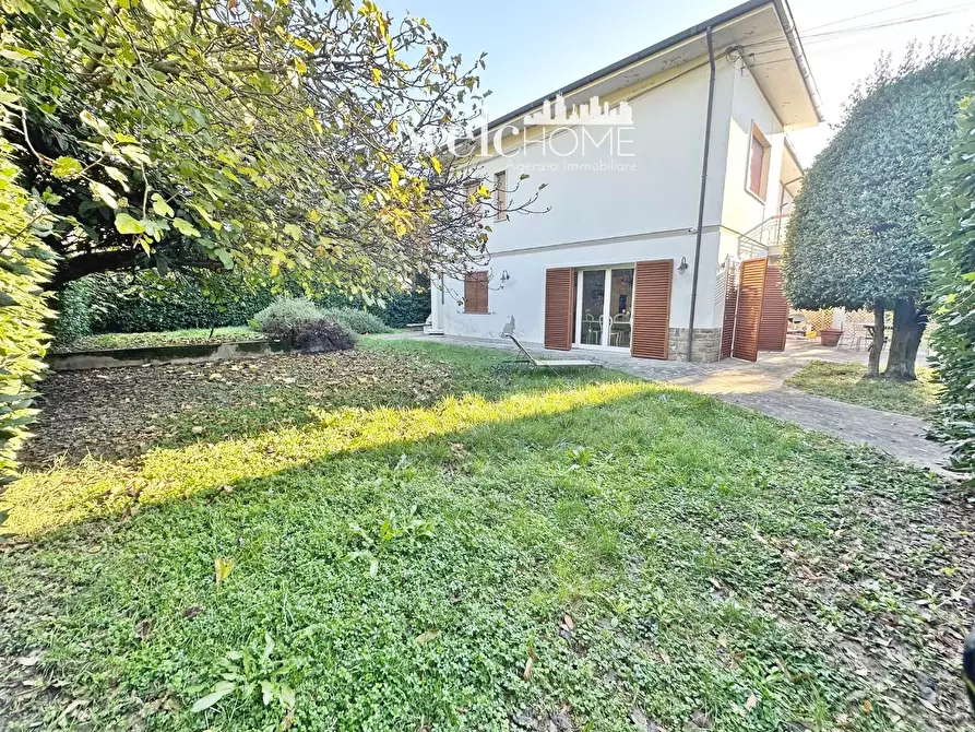 Immagine 4 di Villa in vendita  a Campi Bisenzio