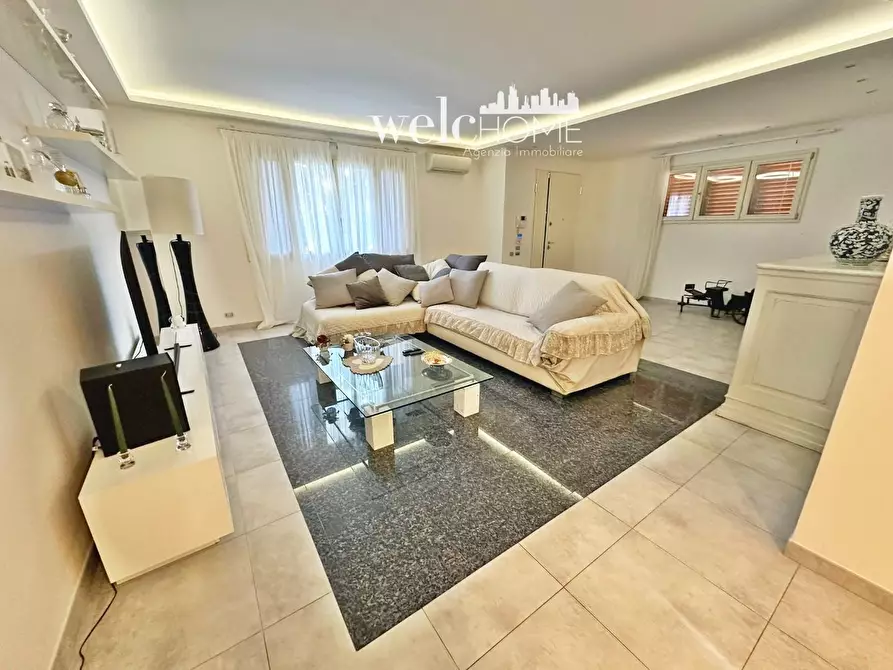 Immagine 6 di Villa in vendita  a Campi Bisenzio