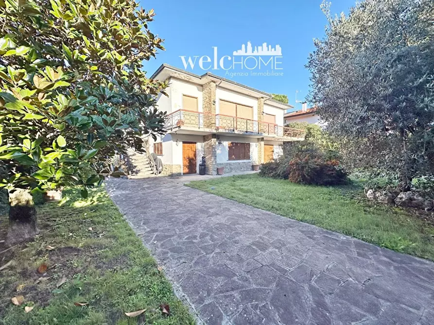 Immagine 46 di Villa in vendita  a Campi Bisenzio