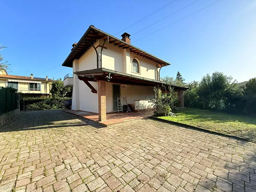 Immagine 7 di Villa in vendita  a Massa