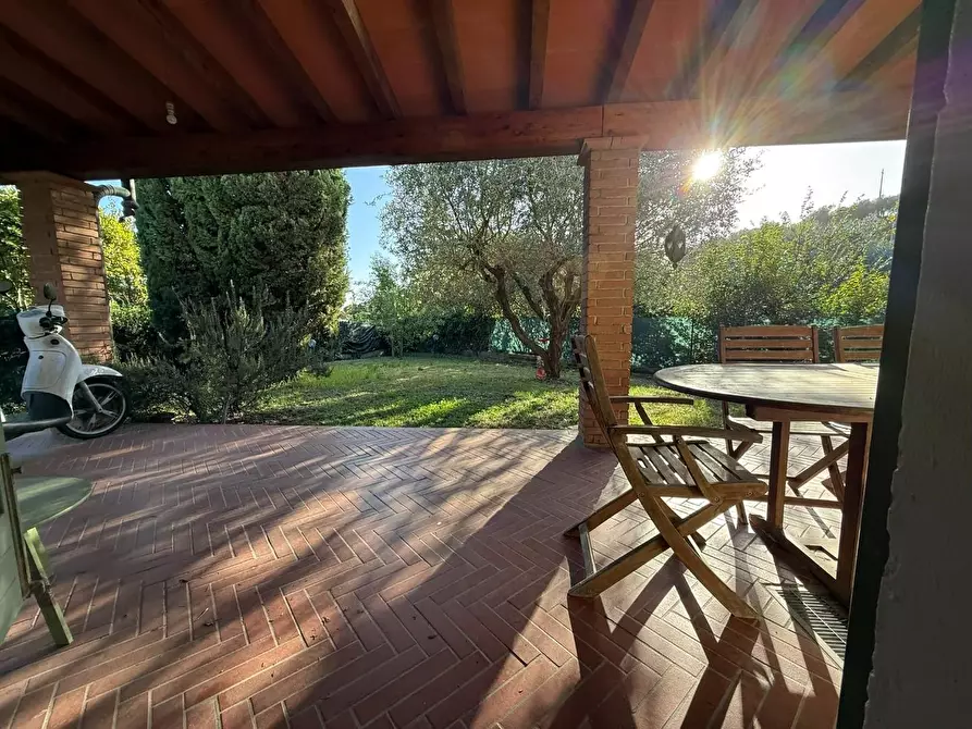 Immagine 14 di Villa in vendita  a Massa