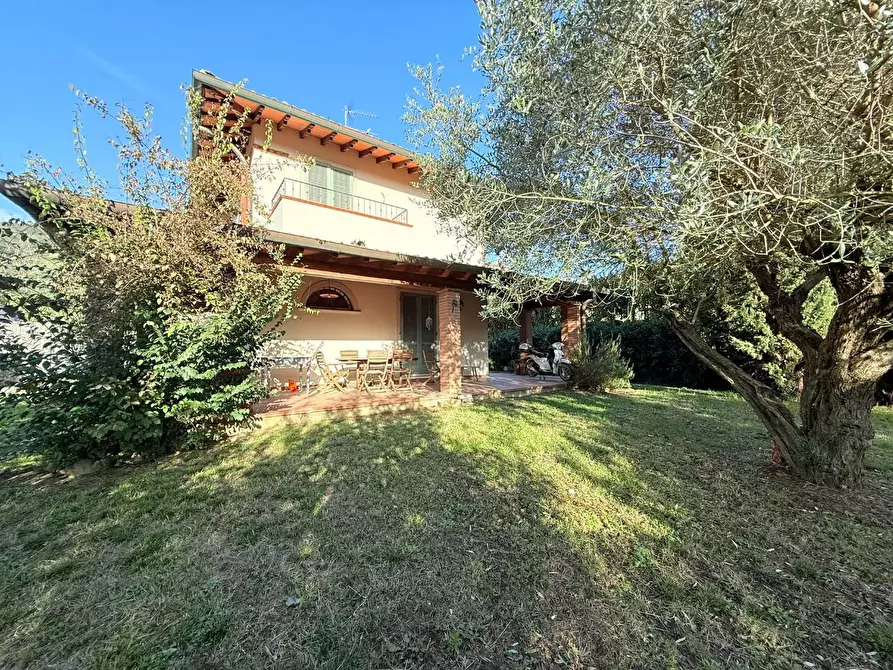 Immagine 12 di Villa in vendita  a Massa