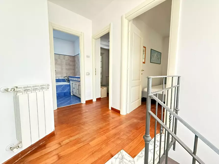 Immagine 23 di Villa in vendita  a Massa