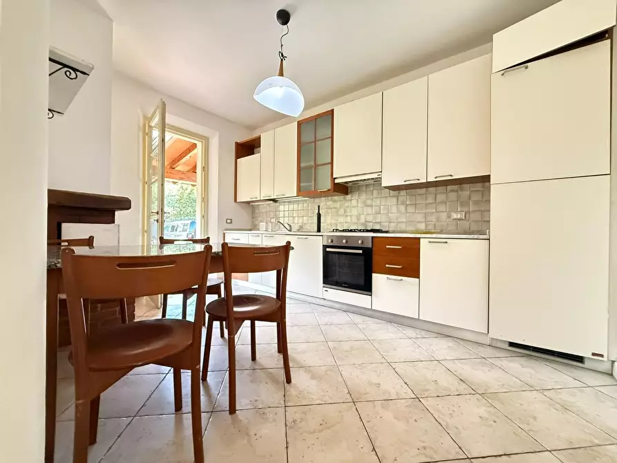 Immagine 29 di Villa in vendita  a Massa