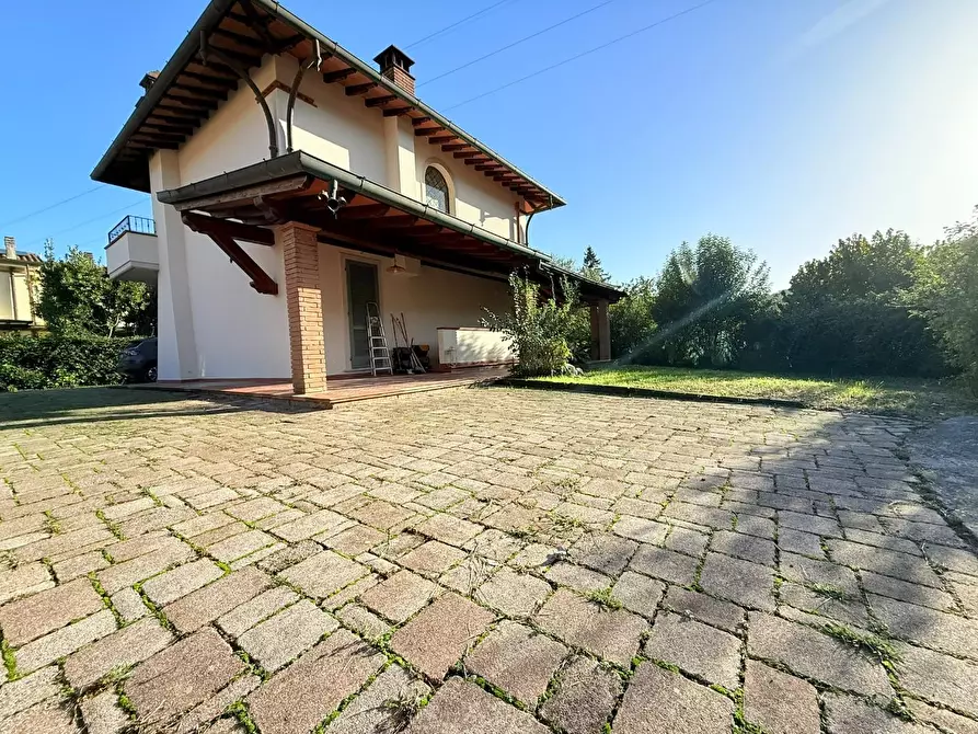 Immagine 9 di Villa in vendita  a Massa