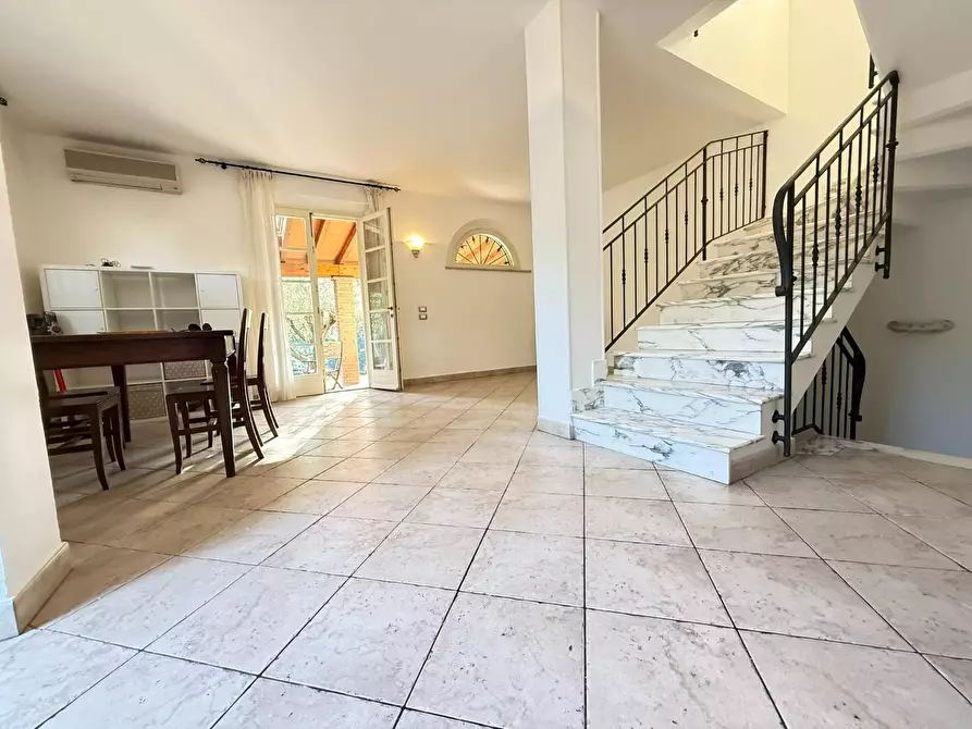 Immagine 16 di Villa in vendita  a Massa