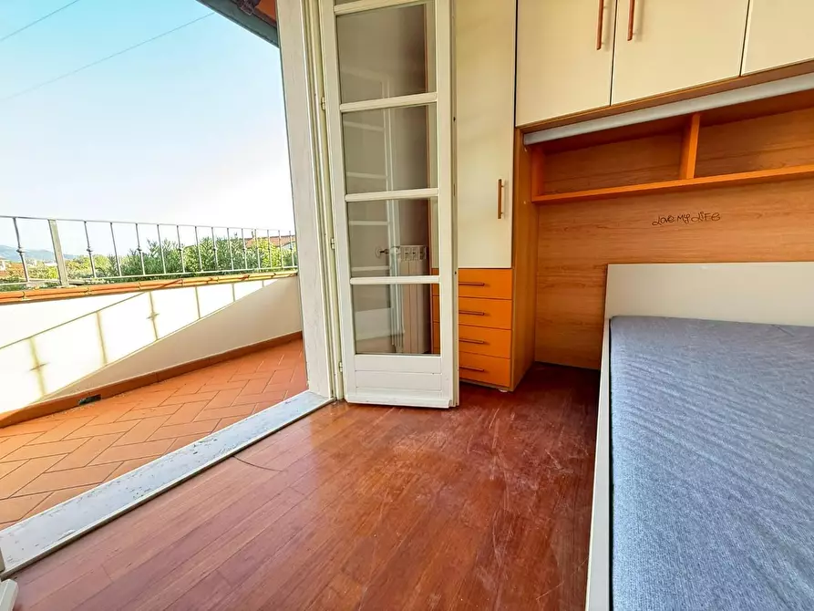 Immagine 27 di Villa in vendita  a Massa